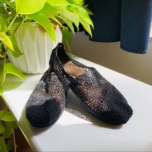 Black Lace TOMS